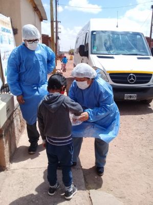 与当地医院合作，开展健康预防检测